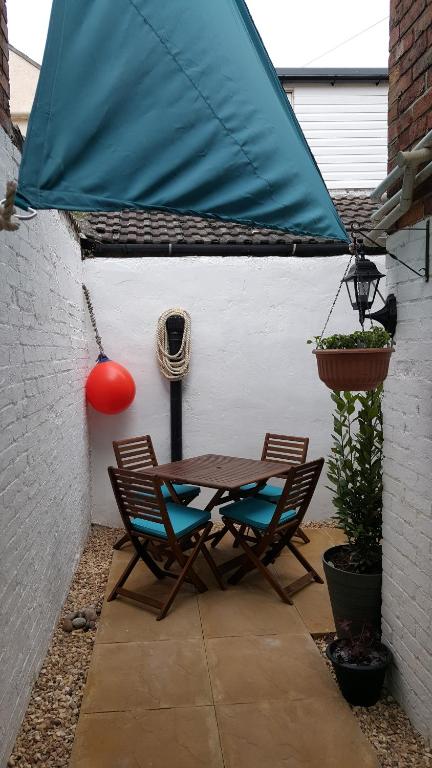 Chinwin Cottage room 1