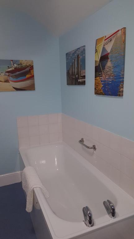 Chinwin Cottage room 4