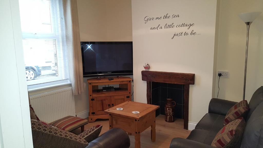 Chinwin Cottage room 6